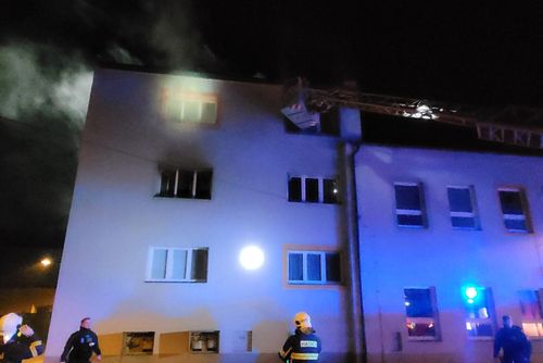 Požár školy v Lutíně evakuoval pět lidí a psa