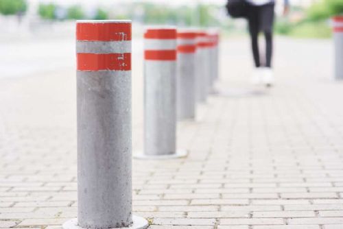 Praha: Sloupky proti řidičům, ale i záchranářům? Diskuse o alternativách