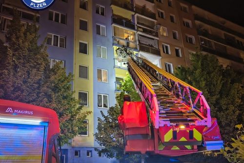 Senior v Plzni ležel celý den na zemi. Pomoc přivolala příbuzná, která se mu nemohla dovolat