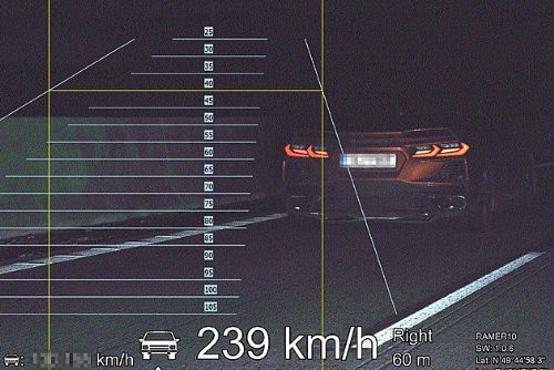 Šílená jízda na D5 - Chevrolet uháněl 239 km/h