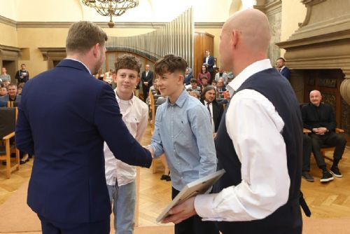 Sportovcem Plzně mezi mládeží jsou Vančata a Foltýn. Mladé talenty ocenila radnice