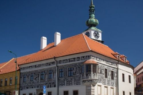 Třebíč znovu hledá restaurátora pro obnovu sgrafit Malovaného domu