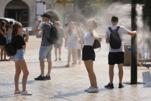 V Česku hrozí až 40 °C, meteorologové varují před extrémním vedrem