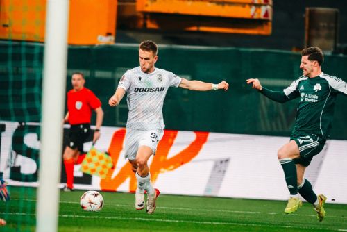 Viktoria v Aténách uhrála 2:2, Ladra vyrovnáním zlomil tlak Panathinaikosu