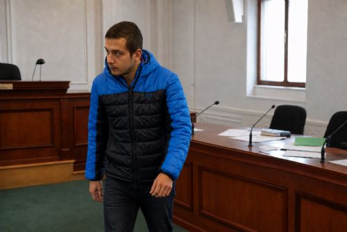 Za bodnutí muže před barem dostal podmínku. Po zásahu Bradáčové jde na 5,5 roku sedět