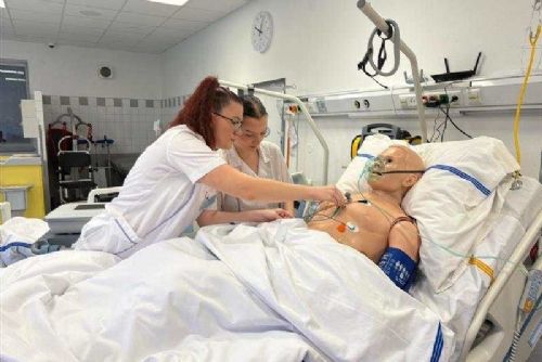 Žďárští studenti ovládli krajské kolo Ošetřovatelské soutěže v Třebíči