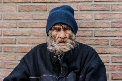 Život na ulici zhoršuje zdraví. Pomoc v Praze stojí na terénu, službách a dostupném bydlení