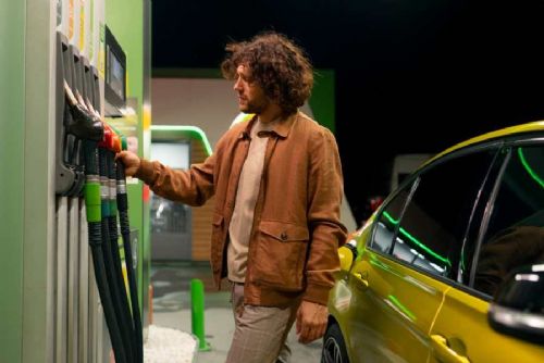 Benzín pod 41 Kč: ceny paliv klesají už druhý týden