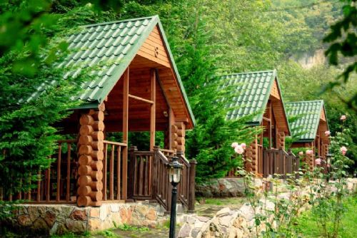 Bez moderního komfortu: Letní tábory v přírodě táhnou 250 tisíc dětí ročně