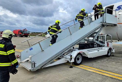 Brněnské letiště prověřilo připravenost při simulovaném nouzovém přistání Boeingu