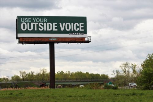 Budějovice čistí město: 30 nelegálních billboardů pryč