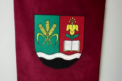 Černice mají oficiální znak i prapor