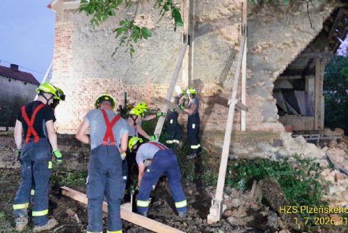 Chříčí se během jednoho večera prohnala voda třikrát. Lijáky poškodily silnice i stodoly