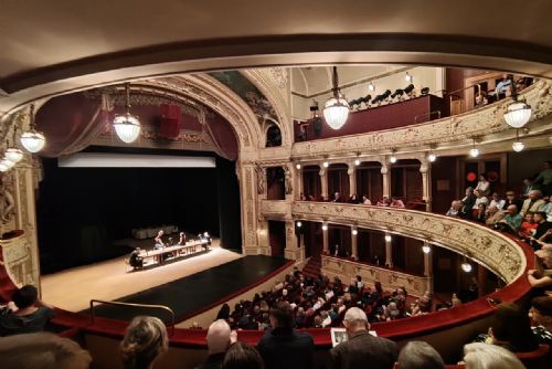 Festival Divadlo: Premiéra „Vzdálenosti“ láká na dystopickou budoucnost