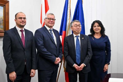 Japonský velvyslanec v Ústí nad Labem jednal o vysokorychlostní trati a investicích