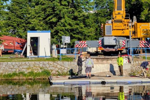 Lávka na Sokolském ostrově v Českých Budějovicích znovu otevřená po opravě