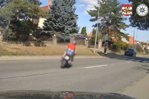 Motorkář ujížděl policii přes 140 km/h. Tři zákazy řízení má až do roku 2034