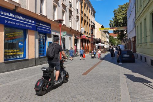 Na elektrokoloběžce přes zákaz řízení? Kdy už „koloběžka“ není jen koloběžka