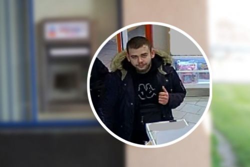 Našel kartu ve vlaku a začal s ní platit. Policie hledá muže z nákupů v Plané