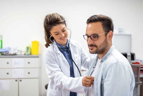 Nedostatek ambulantních specialistů: Pacienti čekají i měsíce