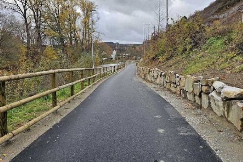 Nová cyklostezka v Českém Krumlově zvyšuje bezpečnost cyklistů