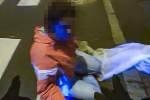 O vlásek unikla tragédii - dívka usnula uprostřed tramvajového pásu