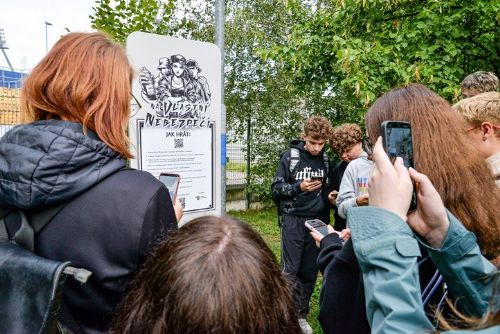 Plzeň má novou metodiku ke stezce Na vlastní nebezpečí. Školám pomůže mluvit s teenagery o rizicích