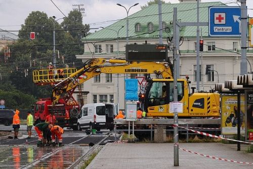 Plzeň pod nadvládou bagrů - U Jána finišují, jinde začínají nové rozkopávky