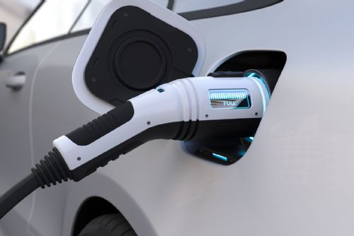 Plzeň ruší výjimku pro elektromobily - parkování už nebude zdarma