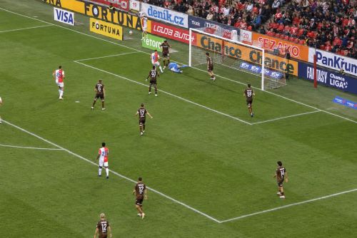 Plzeň vedla v Edenu, ale padla v 101. minutě. Chorý rozhodl z opakované penalty