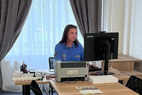 Plzeňská Čtyřka má nové kontaktní místo městské policie. Strážník bude přímo na radnici