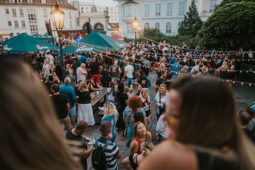 Plzeňský Prazdroj chystá léto plné hudby. V programu jsou revivaly, kino i rockový závěr