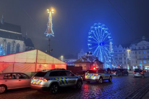 Policejní razie v Plzni - drogy, nelegální pobyty a čtyři hledaní