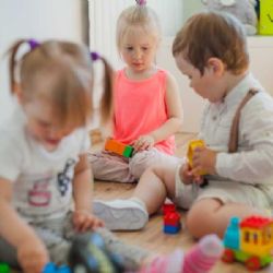 Porodnost v Jihočeském kraji klesá, školky mají volnější kapacity