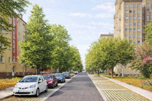 První etapa oprav Helsinské v Rozdělově dokončena, od 6. července se znovu parkuje a přibude zhruba 80 míst