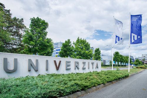 Soud zprostil dvojici studentů obvinění z výtržnictví po poplachu na ZČU