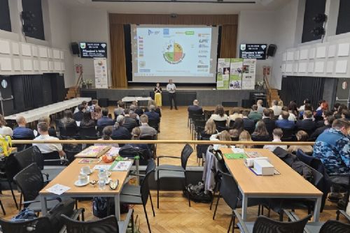 Technika, roboti i ekodům. Plzeň hostila jubilejní Olympiádu techniky se studenty z pěti zemí
