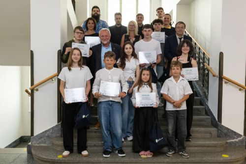 Tisíce žáků z Plzeňského kraje si ověřily bezpečnost na internetu. Nejlepší převzali ocenění
