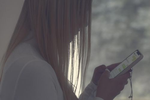 Učitel odsouzen na 2 roky vězení, posílal pornografii a osahával žákyně