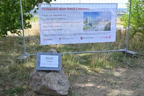 V Novém Lískovci začala stavba parkovacího domu s 294 místy. Průjezd po Oblé se zúží na 3,5 metru