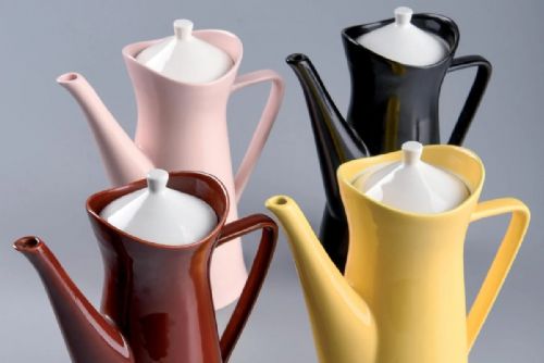 Západočeské muzeum v Plzni ukazuje keramiku zlaté éry. Připomíná tvorbu Plzeňska z 50. až 70. let