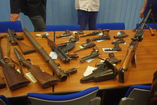 Zbraně, munice i historické rarity. Při amnestii lidé v Plzeňském kraji odevzdali 417 zbraní