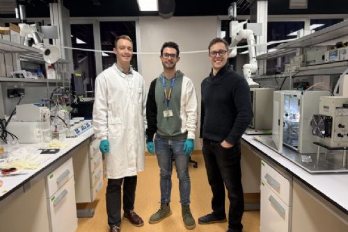 ZČU se pouští do „závodu o vodík“, slunce má pomoct zlevnit jeho výrobu