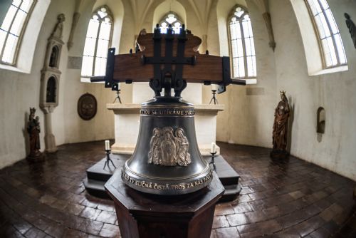 Zvon, který vznikl před očima návštěvníků, znovu rozezní Švihov