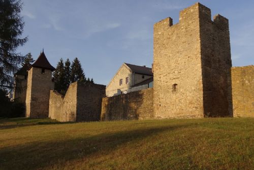 Letní kino Tachov nabízí fimy na hradbách u řeky