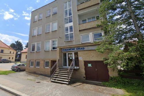 Blovice chtějí z bývalého finančního úřadu udělat městské byty