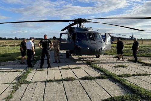 Český hasičský vrtulník se vrátil z mise v Makedonii