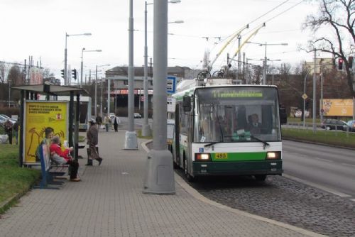 Cestující v Plzni čekají změny. Zastávky Letná se přesunou kvůli stavbě lávky