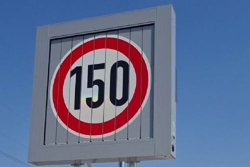 D3 u Českých Budějovic: v pilotním provozu 150 km/h jezdí přes 40 % aut nad limit