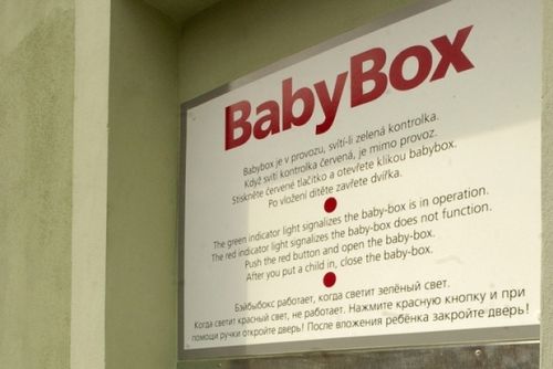 Holčička odložená v libeňském babyboxu má jméno Daniela